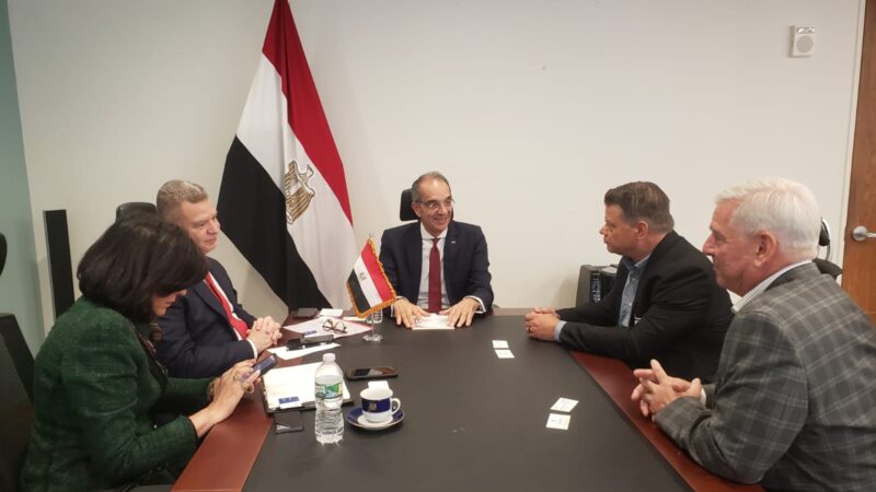 وزير الاتصالات يبحث مع مسؤولى كبرى الشركات الأمريكية التوسع فى استثماراتها فى مجال التعهيد فى مصر