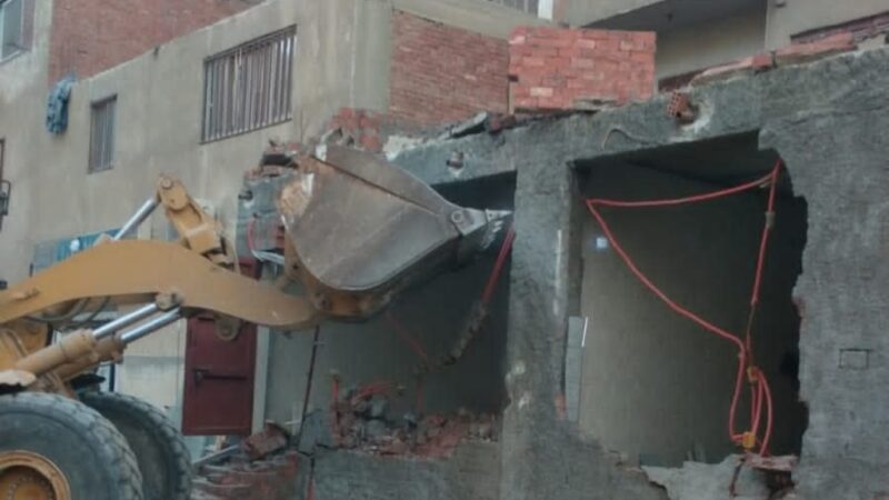 رئيس حي السلام اول   يتابع ازاله التعديات على أملاك الدولة بمساكن الجمهوريه