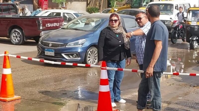 رئيس حى الأميرية   تتابع اعمال اصلاح ماسوره المياه شارع ترعه الجندي