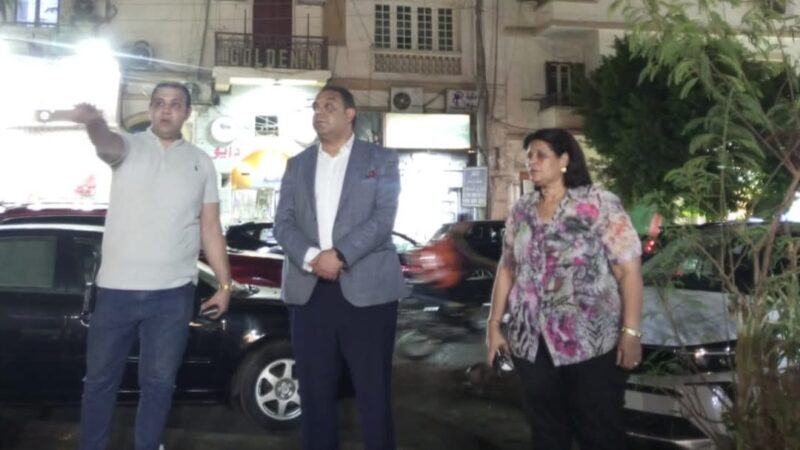 رئيس حى مصر الجديدة يتفقد مواعيد غلق المحال التجارية بشارع غرناطه