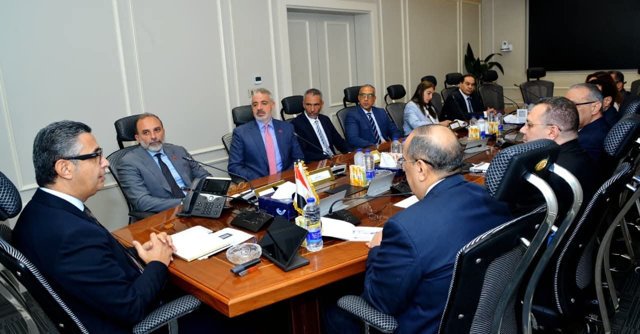 وزير التموين يلتقي الرئيس التنفيذي للقطاع المؤسسي بشركة “إي أند مصر” لبحث سبل التعاون