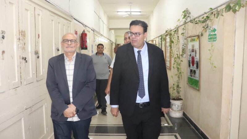 القائم بأعمال عميد طب طنطا يتفقد تجهيزات معمل السموم والمخدرات بقسم الطب الشرعي