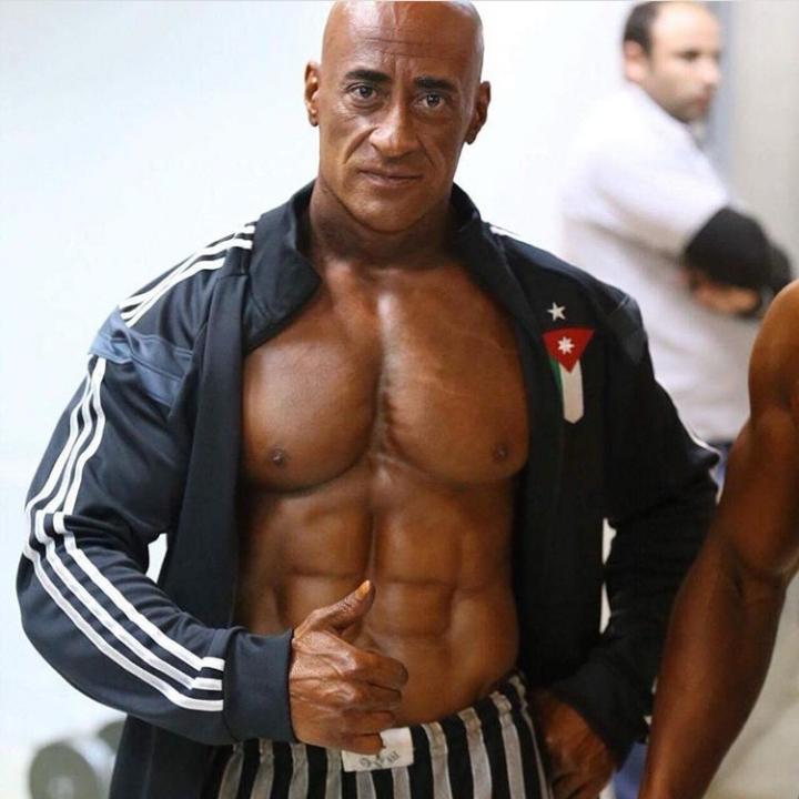 البطل العربي الأردني عمر قويدر من طراز خاص….فخر العرب والأردن في كمال الأجسام والألعاب الرياضية القتالية