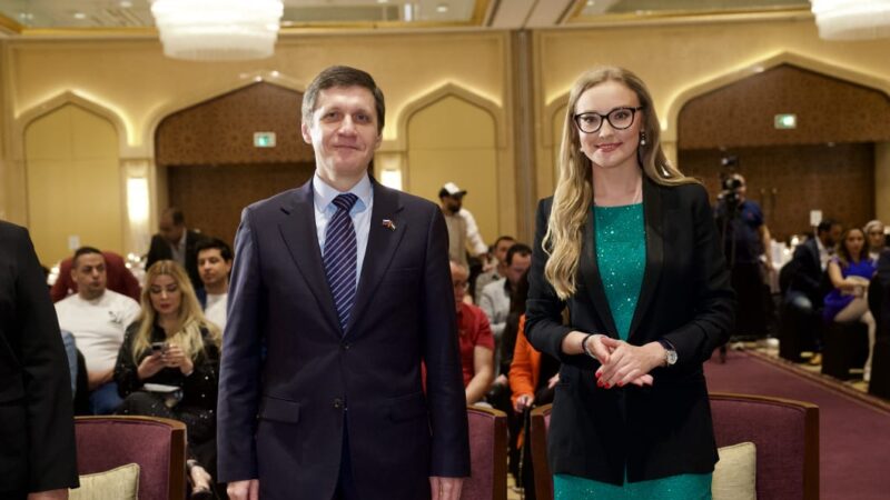 “إطلاق حلقات الإمارات من برنامج جسور في أبوظبي.. حضور دبلوماسي وإعلامي لافت”