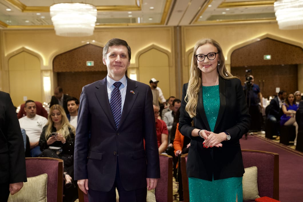 “إطلاق حلقات الإمارات من برنامج جسور في أبوظبي.. حضور دبلوماسي وإعلامي لافت”