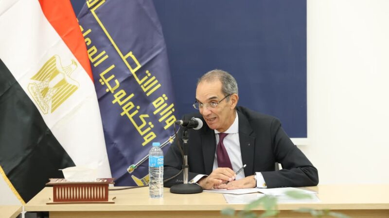 وزير الاتصالات يلتقى مجموعة من المتدربين فى مركز إبداع مصر الرقمية “كريتيفا” فى محافظة قنا