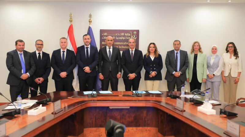 توقيع  تفاهم لتنفيذ البرنامج العالمى الخاص بأكاديمية إتش بى للابتكار والتعليم الرقمى HP IDEA فى مدارس WE للتكنولوجيا