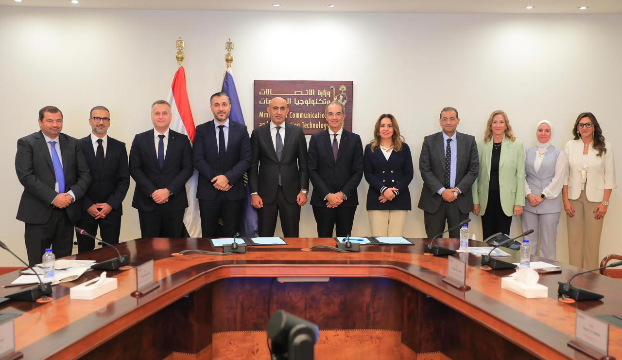 توقيع  تفاهم لتنفيذ البرنامج العالمى الخاص بأكاديمية إتش بى للابتكار والتعليم الرقمى HP IDEA فى مدارس WE للتكنولوجيا