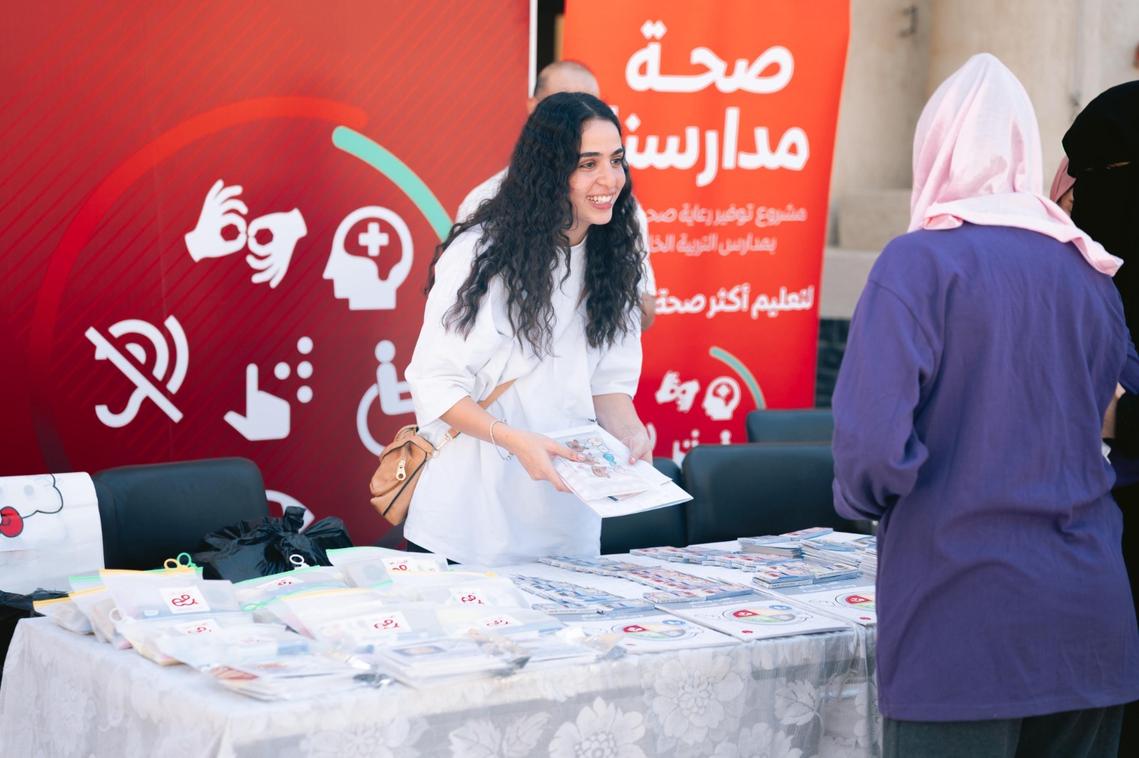 “إي آند مصر” تطلق مبادرة شاملة لتوفير بيئة تعليمية صحية وآمنة لطلاب مدارس التربية الخاصة