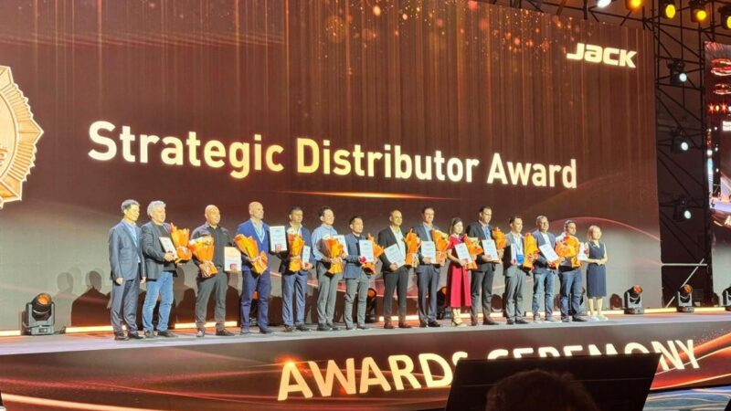 “سكر” لماكينات الخياطة تحصد ٥ جوائز في فعاليات عالمية بالصين