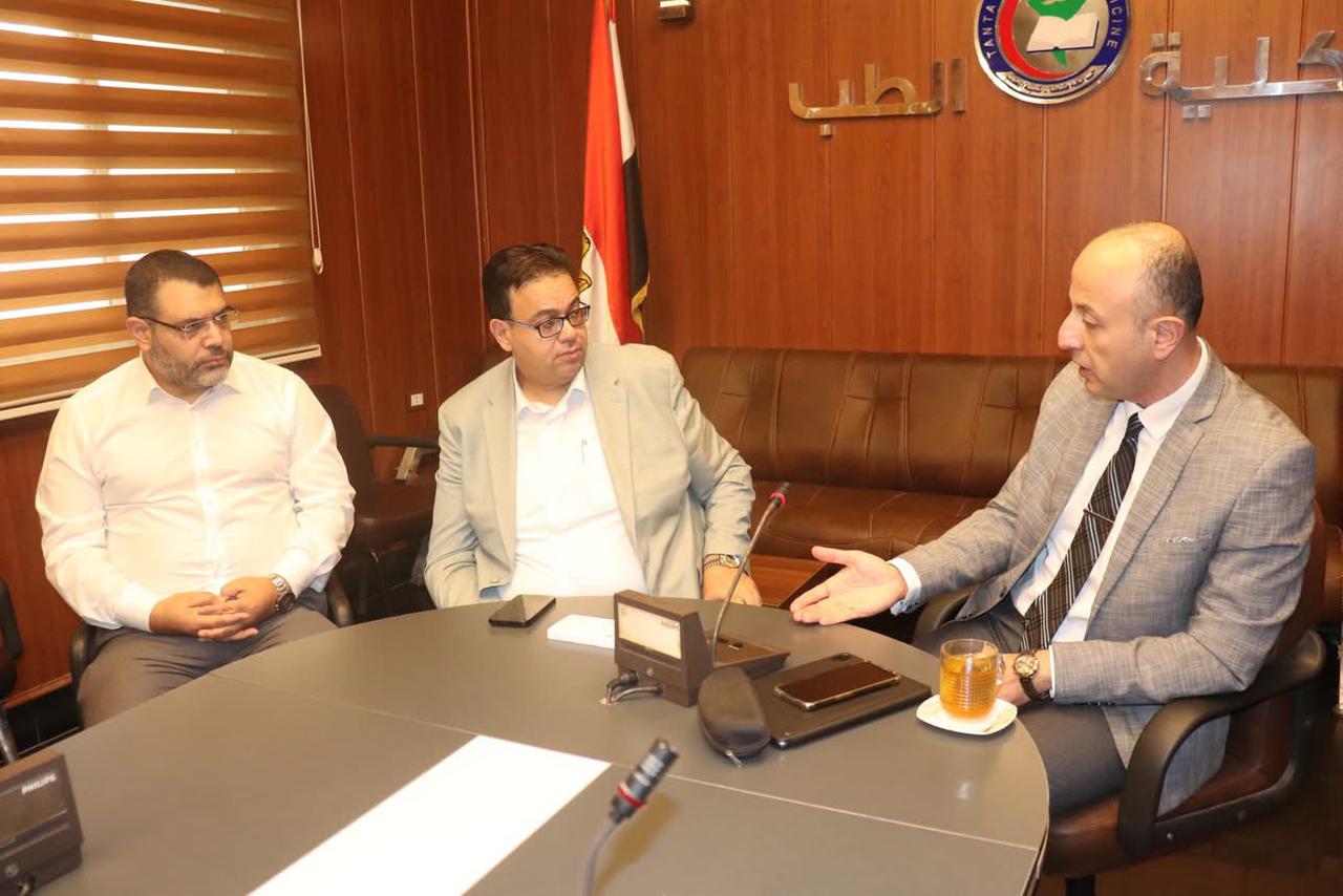 القائم بأعمال عميد طب طنطا يلتقي مدير عام الاستراتيجية بالمجلس الصحي المصري