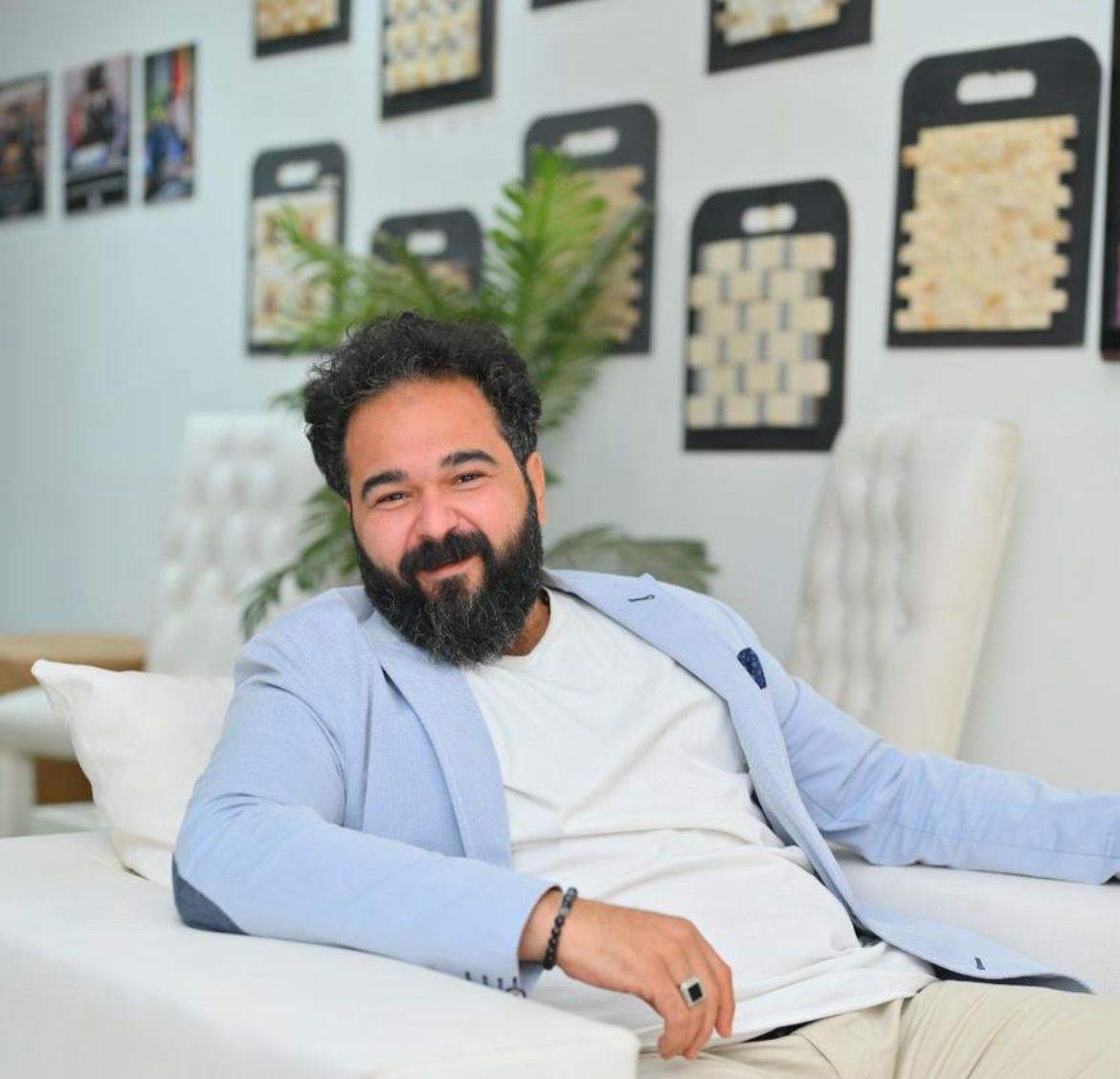 الدكتور عبدالله الحسيني يحصل على أول دكتوراه في الشرق الأوسط حول توظيف الحجر الطبيعي في التصميم المعماري من كلية كامبريدج الدولية