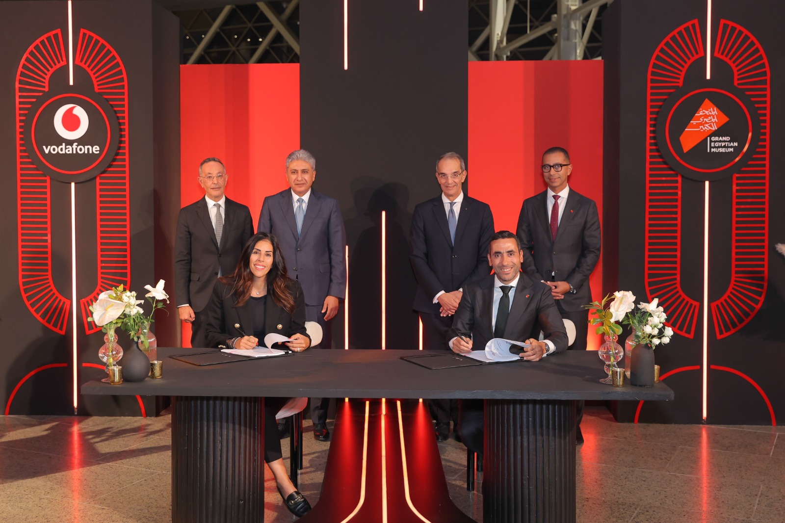 وزيرا الاتصالات والسياحة يشهدان توقيع شراكة للتنمية وإدارة مشغل الخدمات بالمتحف المصرى الكبير وفودافون مصر