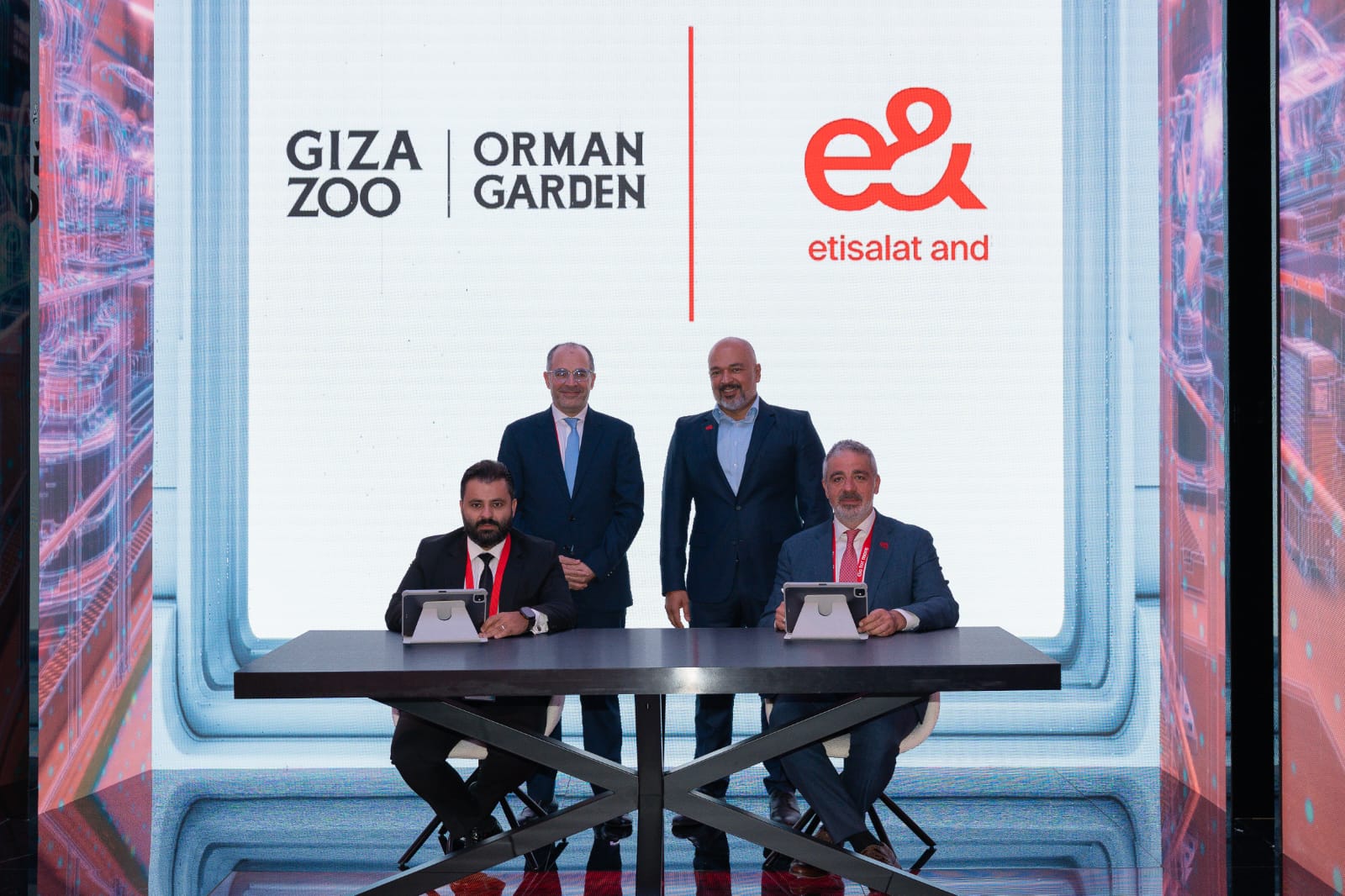 إي آند بيزنس توقع مذكرة تفاهم لتحويل حديقتي الحيوان والاورمان إلى نموذج عالمي للحدائق الذكية