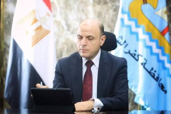 مقاول يلتهم احد الشوارع و يبني عليه وسط تواطؤ المسئولين بكفر الشيخ