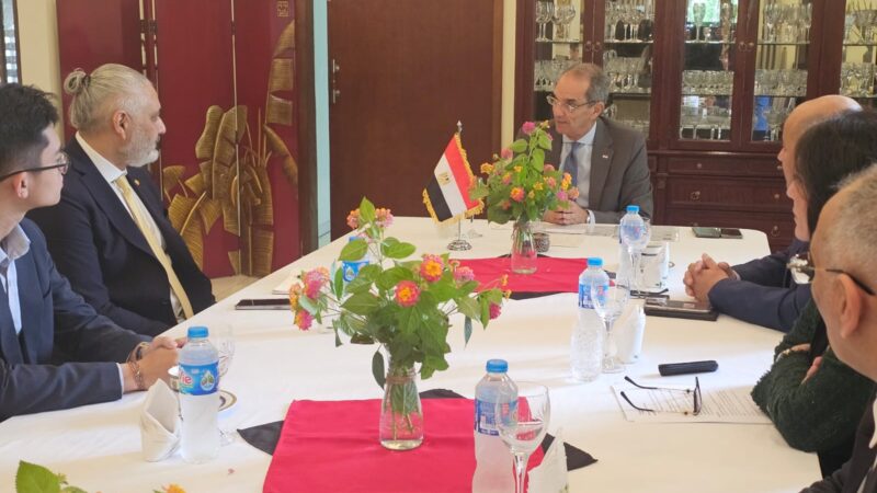 وزير الاتصالات يبحث مع شركات عالمية الاستثمار فى مجالات الاتصالات والتحول الرقمى وتصنيع الإلكترونيات وأشباه الموصلات والبحث والتطوير فى مصر