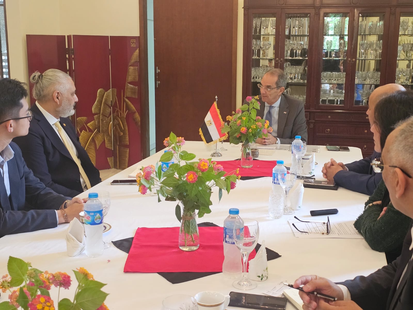 وزير الاتصالات يبحث مع شركات عالمية الاستثمار فى مجالات الاتصالات والتحول الرقمى وتصنيع الإلكترونيات وأشباه الموصلات والبحث والتطوير فى مصر