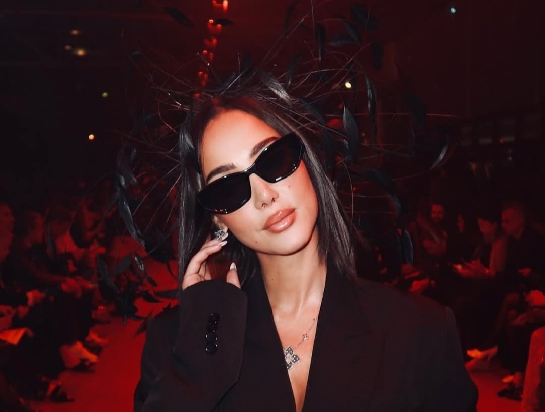 حسناء الغناء بسمة بوسيل تتألق فى أسبوع الموضة بباريس بحضور طاغ وذوق فرنسي فريد