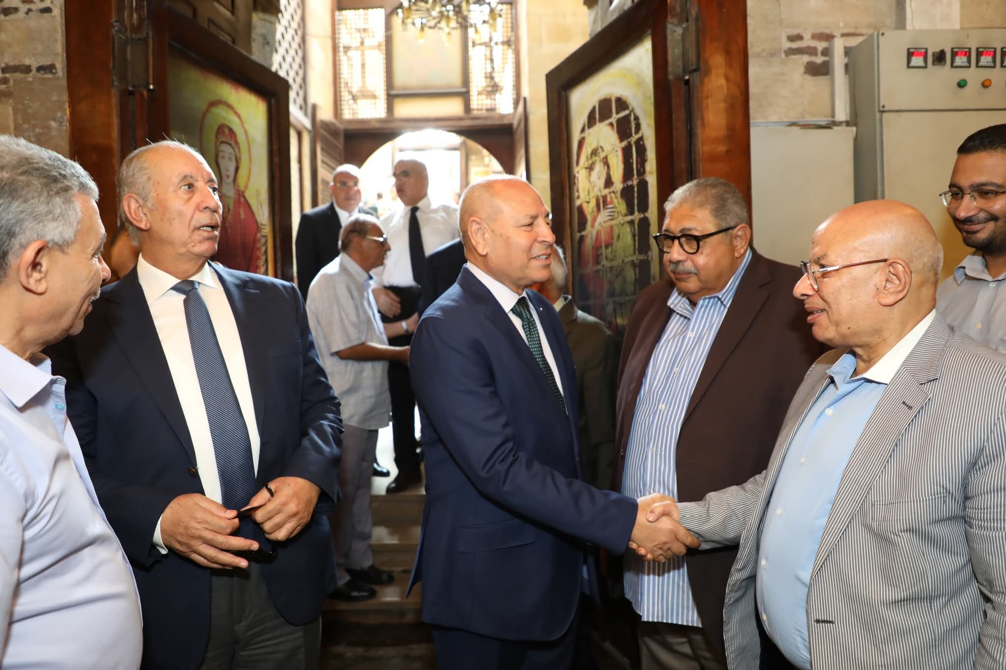 محافظ القاهرة يتفقد مجمع كنائس حارة زويلة الأثرية