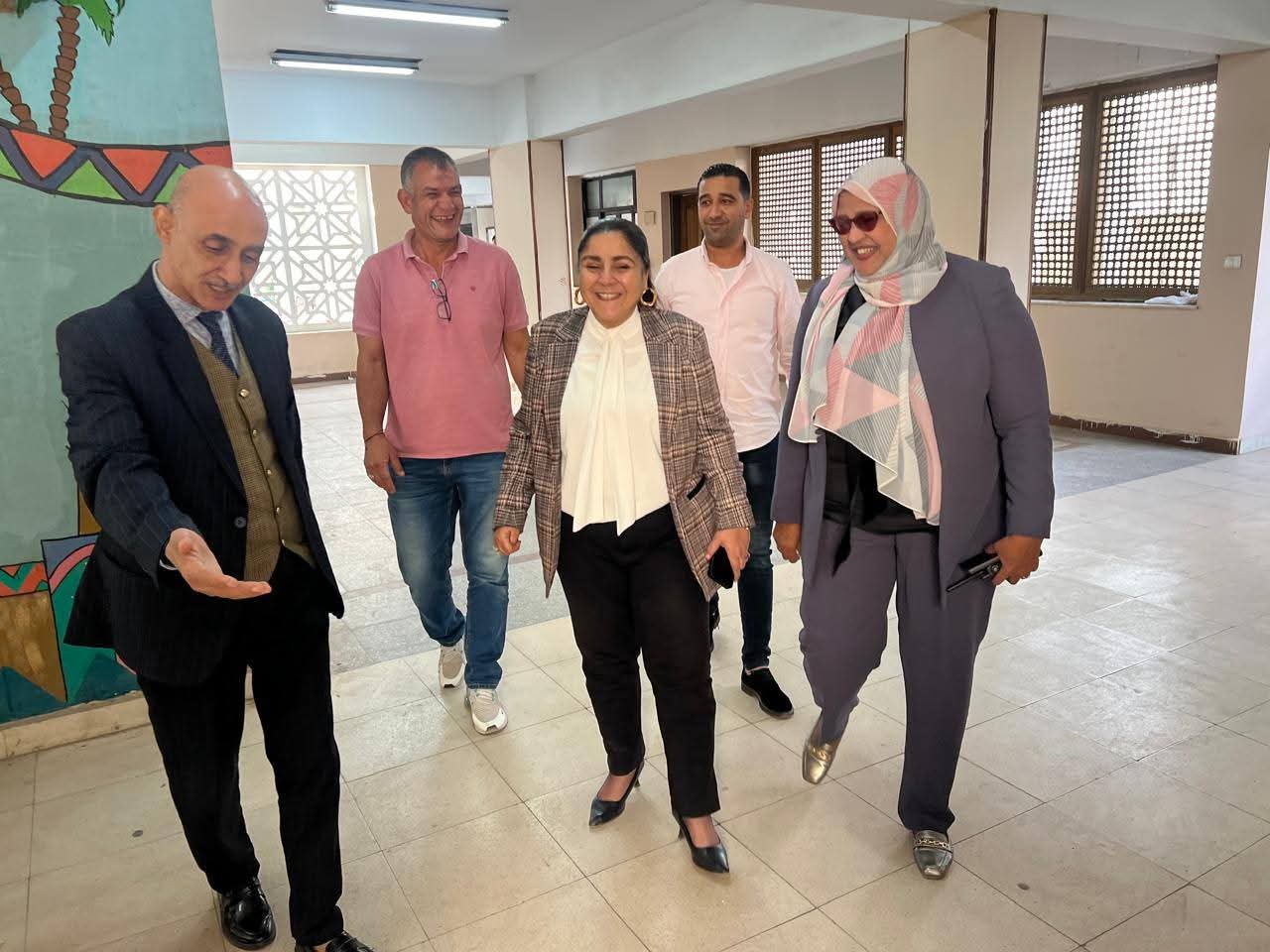 نائب محافظ القاهرة للمنطقة الشرقية تتابع سير الانتخابات