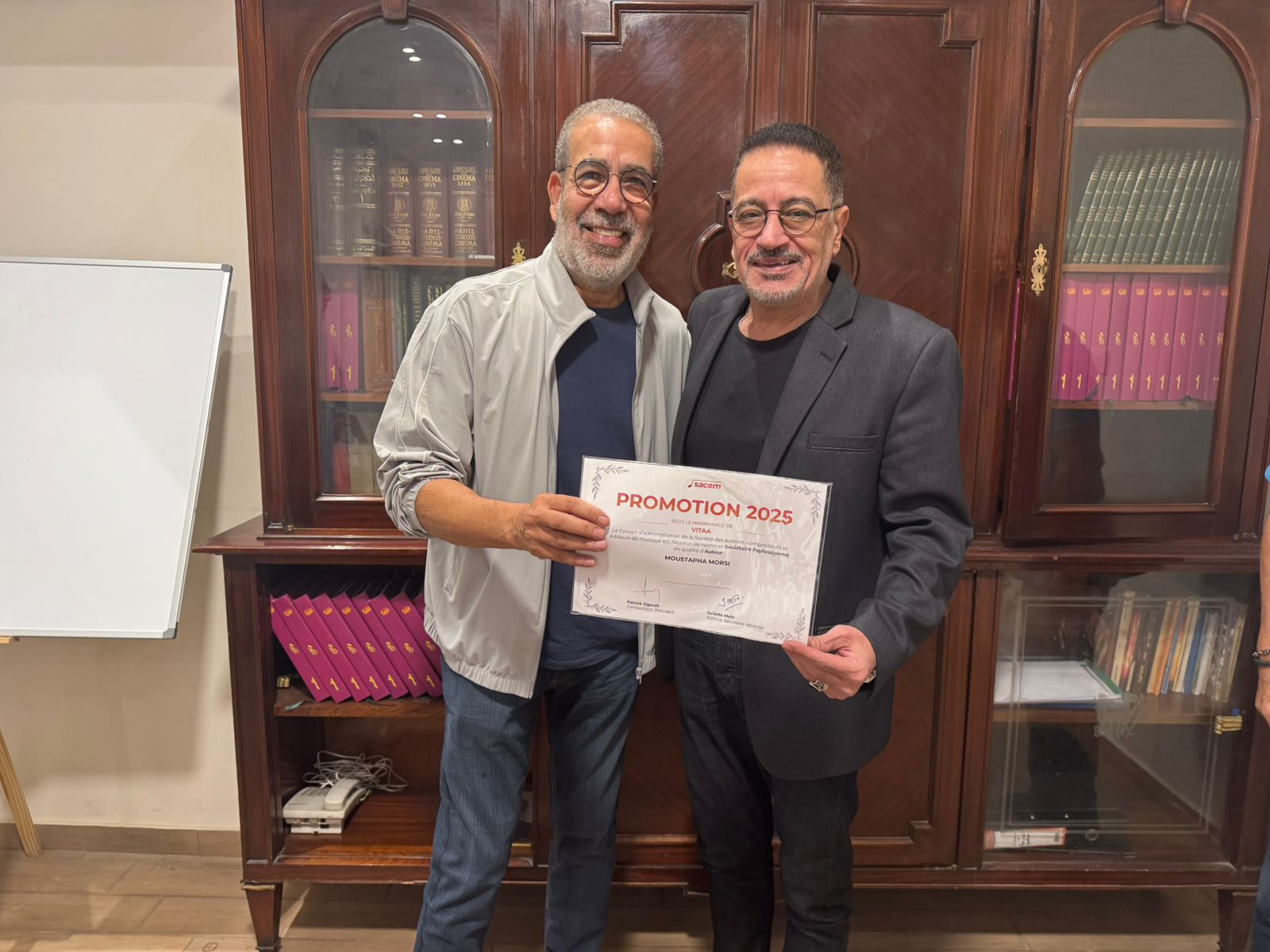 الشاعر مصطفى مرسي يحصل على العضوية البروفيشنال في “ساسم” الفرنسية تقديرًا لمسيرته الفنية المتميزة