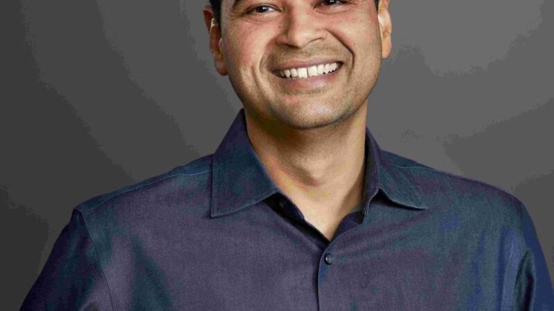 أشيش بداني.. يكتب / التحول الاستراتيجي: كيف تخلصت “فورد” و”بنك الإمارات دبي الوطني” من التعقيدات المكلفة في بيئة المحاكاة الافتراضية؟