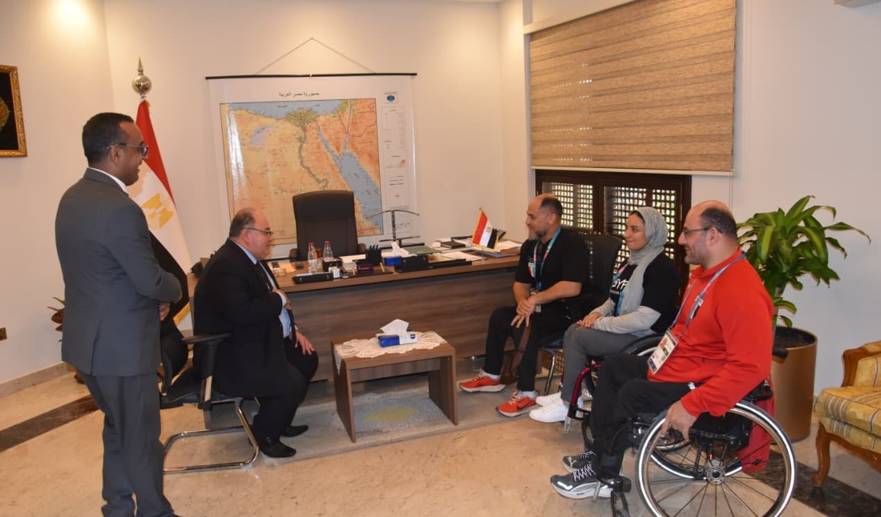 ياسر هاشم قنصل مصر فى الرياض يستقبل بعثة رفع الأثقال