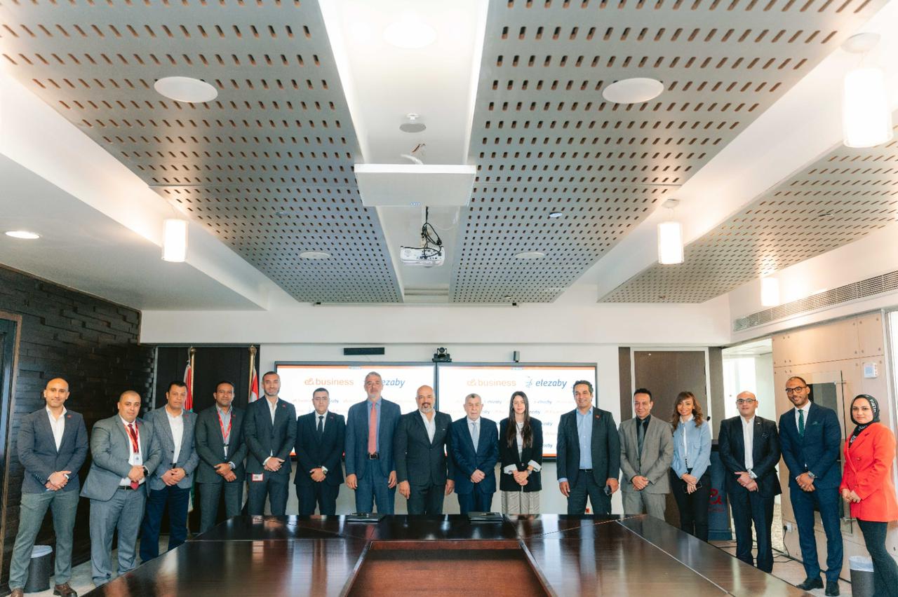 e& busines  تتعاون مع صيدليات العزبي لتقديم حلول حصرية لدعم التحول الرقمي وتعزيز الكفاءة التشغيلية واستمرارية النمو