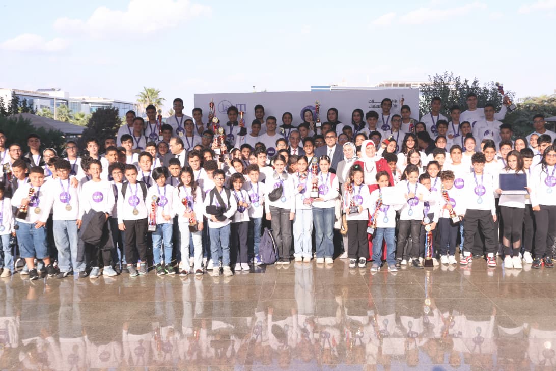 وزير الاتصالات يكرم الفرق المصرية المشاركة فى المنتدى الأفرواسيوى للابتكار والتكنولوجيا بماليزيا