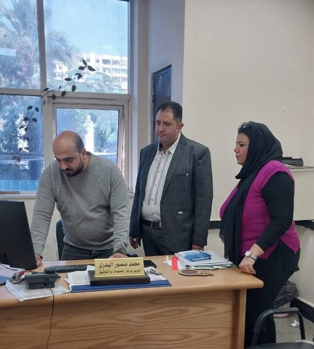 رئيس حى الأميرية تتفقد سير العمل والوقوف على آليات استقبال المواطنين والاطلاع على المعاملات اليومية والخدمات المقدمة