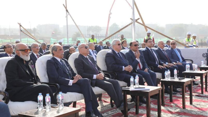 محافظ القاهرة يعلن تبرع المحافظة بمبلغ ٥٠ مليون جنيه على مراحل مساهمًة فى انشاء المجمع الطبي لجامعة حلوان