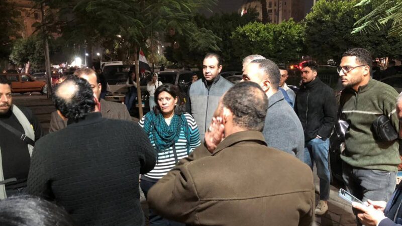 رئيس حى مصر الجديدة يتابع غلق وتشميع كافيهات بميدان الاسماعيليه لمخالفة التراخيص