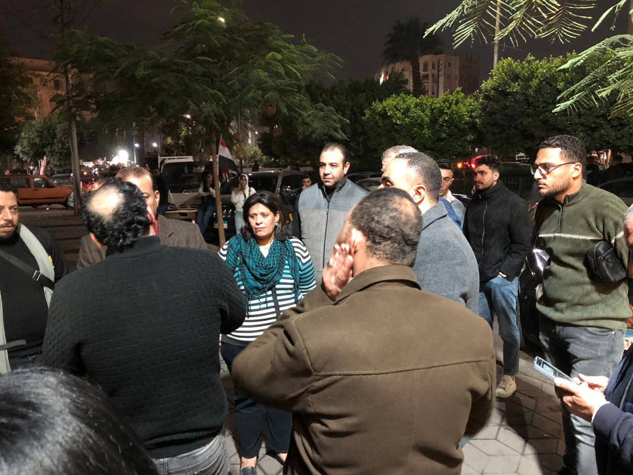 رئيس حى مصر الجديدة يتابع غلق وتشميع كافيهات بميدان الاسماعيليه لمخالفة التراخيص