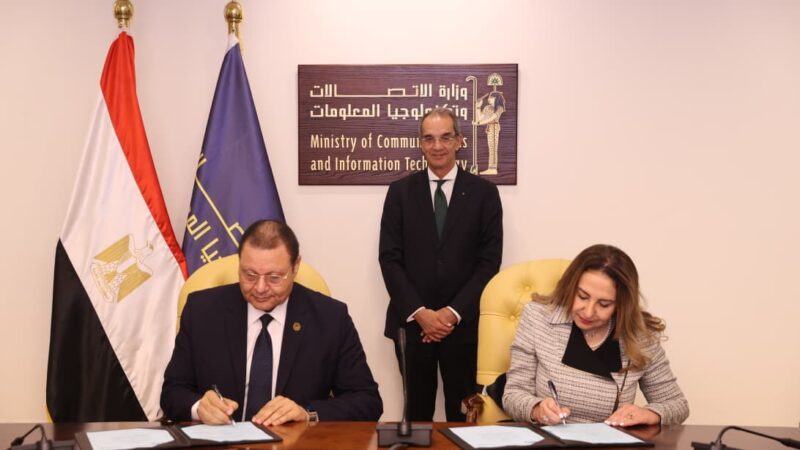   وزير الاتصالات يشهد توقيع مذكرة تفاهم لتنفيذ مشروعات التطوير المؤسسي الرقمى بالهيئة العامة للاعتماد والرقابة الصحية والفروع التابعة لها بالمحافظات