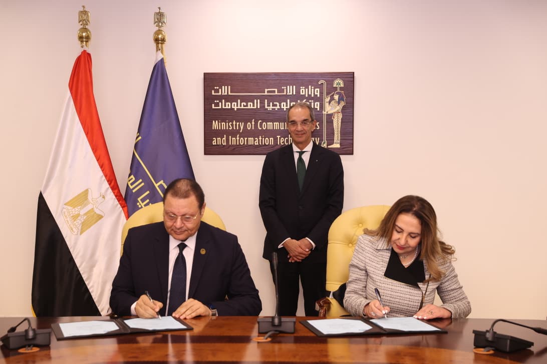   وزير الاتصالات يشهد توقيع مذكرة تفاهم لتنفيذ مشروعات التطوير المؤسسي الرقمى بالهيئة العامة للاعتماد والرقابة الصحية والفروع التابعة لها بالمحافظات