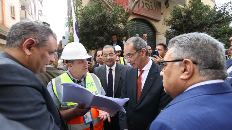 وزير الاتصالات يتابع أعمال تنفيذ مشروع إحلال الشبكة النحاسية بالألياف الضوئية بمدينة المنصورة