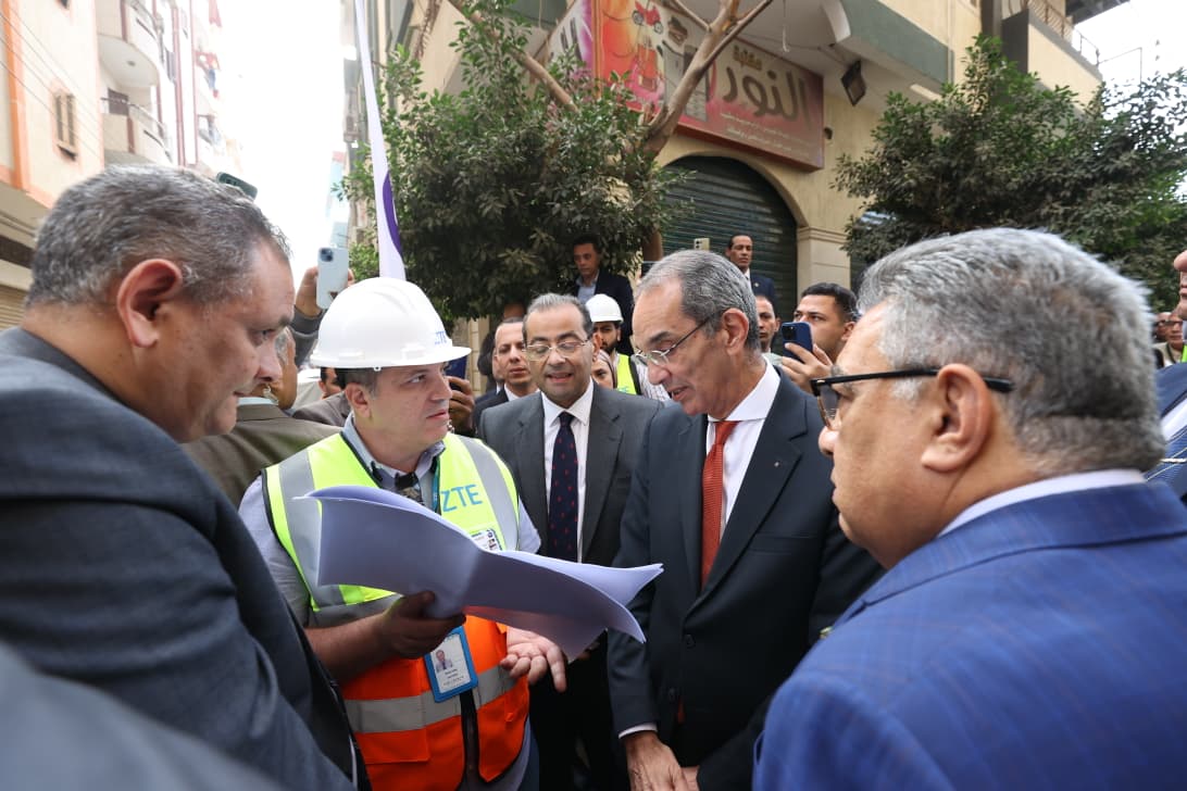 وزير الاتصالات يتابع أعمال تنفيذ مشروع إحلال الشبكة النحاسية بالألياف الضوئية بمدينة المنصورة