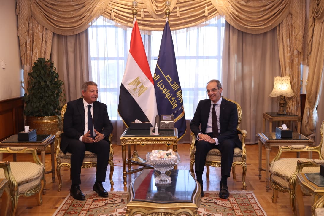 وزير الاتصالات يلتقى المهندس خالد عبدالعزيز رئيس الأعلى للإعلام ويبحثان آفاق التعاون المشترك