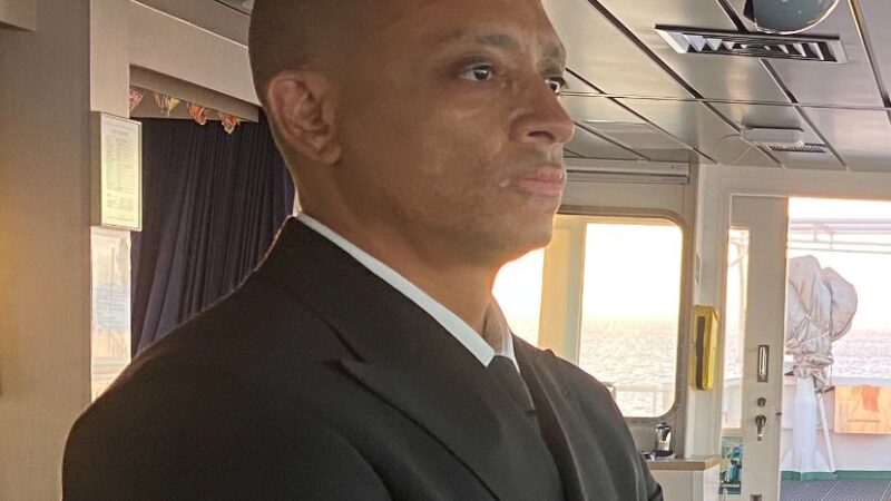 قادة و خبراء يدعمون الربان وسام هركي: نهضه قطاع النقل البحري ستكتمل بدمج المتخصصين بالوزارة و النواب و خروج نقابه تضم كل العاملين