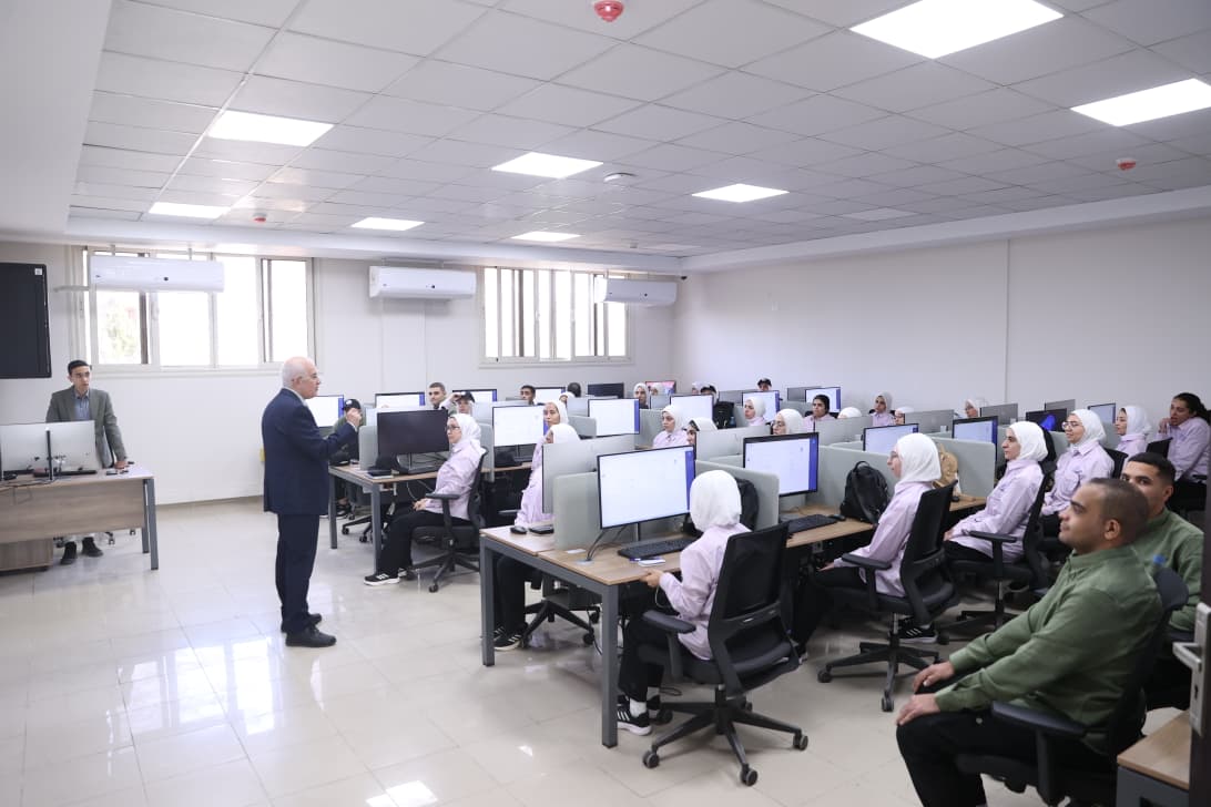 وزير الاتصالات ومدير الأكاديمية العسكرية المصرية يلتقيان بطلبة المبادرة الرئاسية الرواد الرقميون