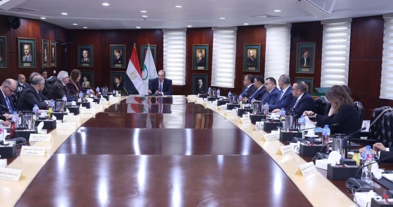وزير الاتصالات يجتمع بمجلس إدارة الهيئة القومية للبريد بتشكيله الجديد