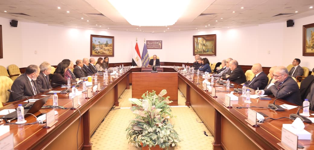 وزير الاتصالات يعقد مائدة مستديرة مع لجنة التحول الرقمى بغرفة التجارة الأمريكية بالقاهرة
