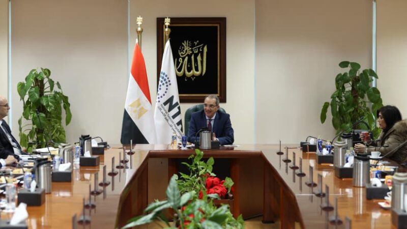 وزير الاتصالات يجتمع بأعضاء لجنة صناعة الاتصالات بالجهاز القومى لتنظيم الاتصالات