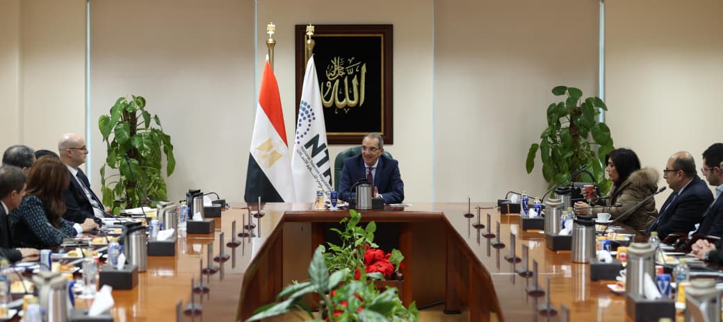 وزير الاتصالات يجتمع بأعضاء لجنة صناعة الاتصالات بالجهاز القومى لتنظيم الاتصالات
