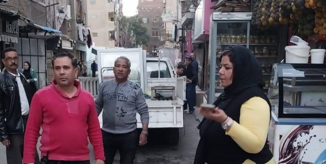 رئيس حى الأميرية تقود حملة اشغالات بنطاق الحى