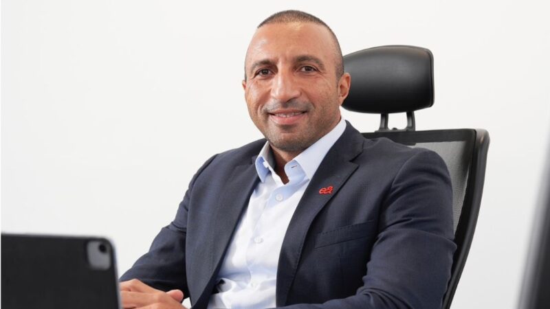 إي آند مصر تطلق أول حملة لإعادة تدوير الزجاجات البلاستيكية من خلال آلات البيع العكسي الذكية بالتعاون مع “دورها”