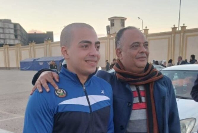 بوابة هنا القاهرة الإخبارية تهنئ الاعلامي الكبير علاء اللبيدي للنسر الجديد بعائلته