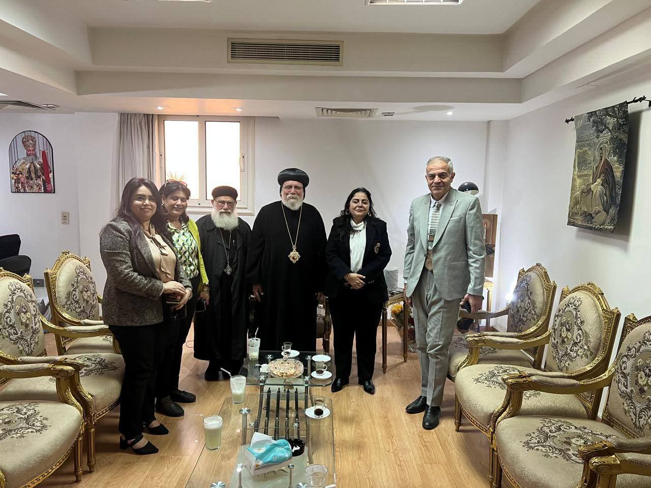 نائب محافظ القاهرة للمنطقة الشرقية تتقدم لعدد من الكنائس بنطاق المنطقة بالتهنئة بعيد الميلاد المجيد