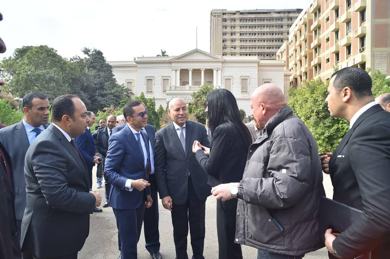 جولة تفقدية لوزير الاستثمار ومستشار رئيس الجمهورية ومحافظ القاهرة بمربع “الوزارات بوسط البلد