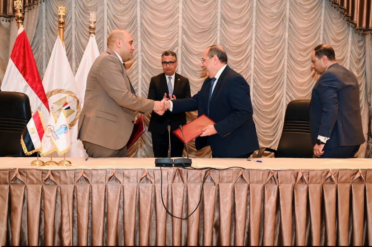 بحضور وزير التموين.. توقيع بروتوكول تعاون لدعم مبادرة “المليون كرتونة إلكترونية” بين القابضة للصناعات الغذائية ومؤسسة تطبيق سند